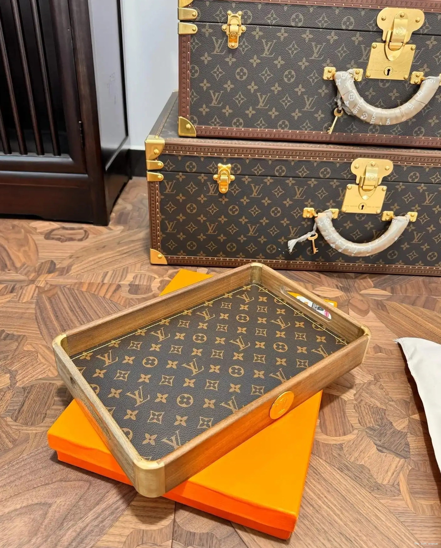 CUSTOM LV SERVING TRAY 0509